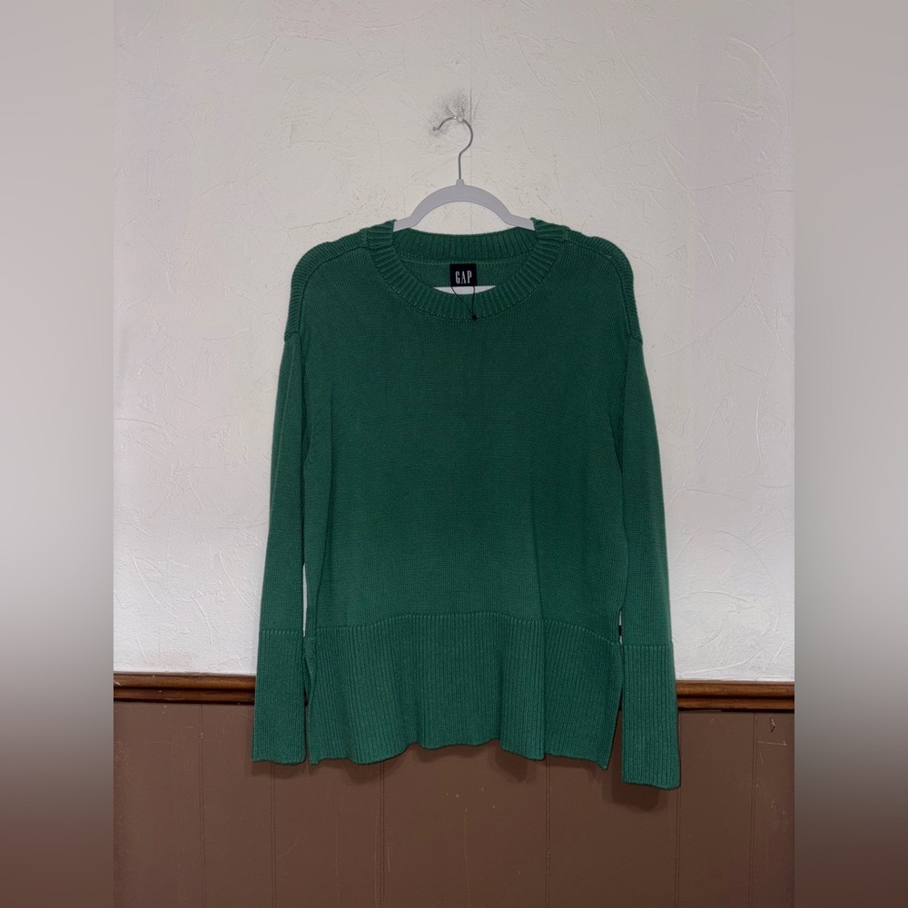 Gap — Green Sweater